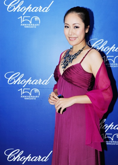 Hoa hậu Ngô Phương Lan lộng lẫy đi dự tiệc - 2