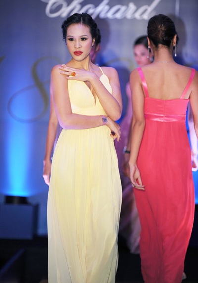 Hoa hậu Ngô Phương Lan lộng lẫy đi dự tiệc - 5