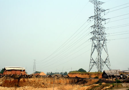 Chính quyền xã “tiếp tay” cho những lò gạch trái phép? - 2 Chính quyền xã “tiếp tay” cho những lò gạch trái phép? - 2