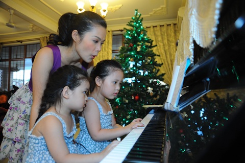 Con gái Mỹ Lệ làm “mẫu” cho nhãn hiệu thời trang của mẹ - 12 Con gái Mỹ Lệ làm “mẫu” cho nhãn hiệu thời trang của mẹ - 12
