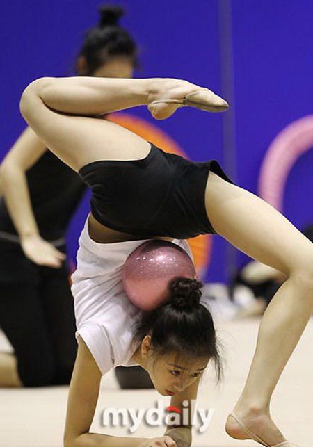 Vẻ đẹp tuyệt vời của nữ VĐV thể dục nghệ thuật Hàn Quốc - 4