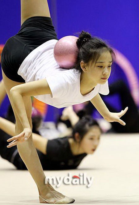 Vẻ đẹp tuyệt vời của nữ VĐV thể dục nghệ thuật Hàn Quốc - 6