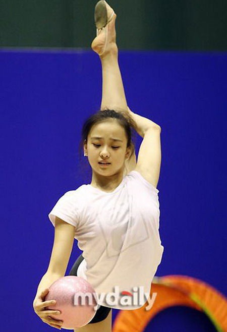 Vẻ đẹp tuyệt vời của nữ VĐV thể dục nghệ thuật Hàn Quốc - 7