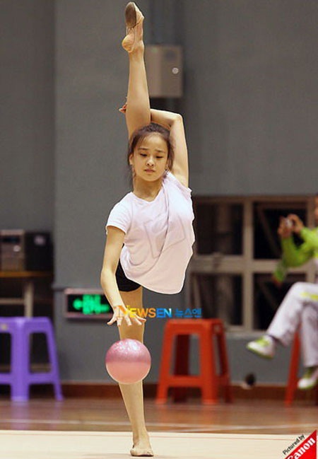Vẻ đẹp tuyệt vời của nữ VĐV thể dục nghệ thuật Hàn Quốc - 8