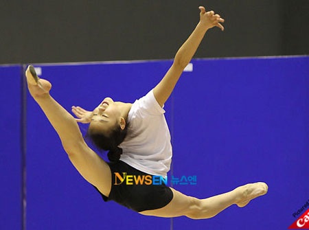 Vẻ đẹp tuyệt vời của nữ VĐV thể dục nghệ thuật Hàn Quốc - 9