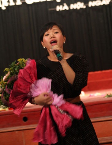 Sinh viên ĐH Quốc tế Bắc Hà “khoe” giọng ca đẹp - 1