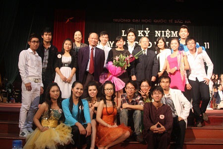 Sinh viên ĐH Quốc tế Bắc Hà “khoe” giọng ca đẹp - 9