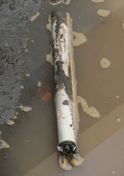 Phát hiện thêm nhiều vật thể nghi là bom trên sà lan  - 3