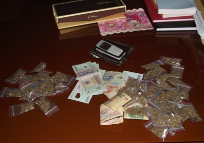 Rửa xe kiêm “nghề” bán cần sa - 2