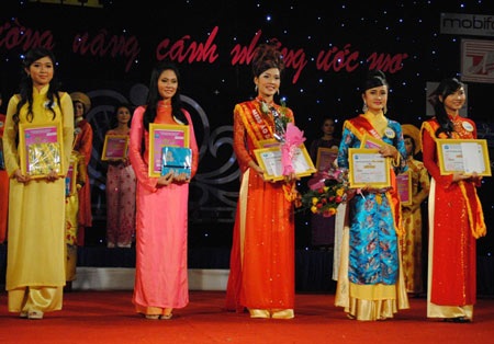 Miss Đại học Kinh tế Đà Nẵng khoe sắc - 9 Miss Đại học Kinh tế Đà Nẵng khoe sắc - 9
