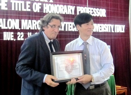 ĐH Khoa học Huế tặng chức danh “GS danh dự” cho giáo sư người Ý - 1 ĐH Khoa học Huế tặng chức danh “GS danh dự” cho giáo sư người Ý - 1