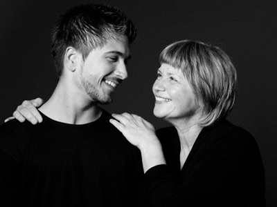 Vì sao phụ nữ chê “chàng bám mẹ” - 1