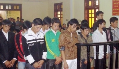 Hoãn phiên toà xử vụ đốt xe CSGT - 1