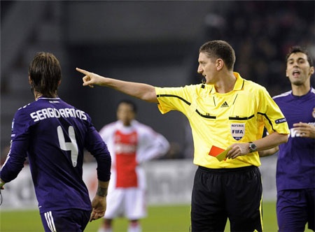 Mourinho chỉ đạo Ramos và Alonso cố tình nhận thẻ đỏ? - 6 Mourinho chỉ đạo Ramos và Alonso cố tình nhận thẻ đỏ? - 6