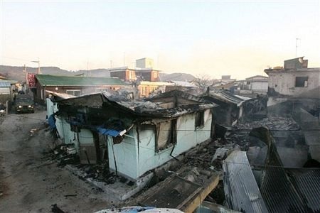 Đảo Hàn Quốc tan hoang sau vụ đấu pháo - 5