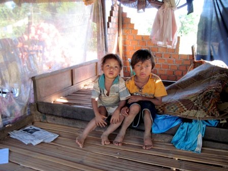 6 chị em mồ côi thiếu ăn, thiếu mặc - 2