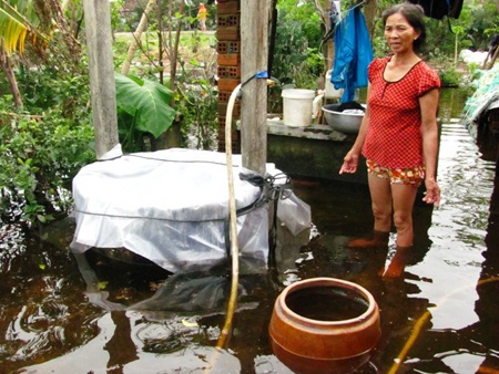 Gần một tháng sau mưa lũ, nhiều nơi vẫn ngập lụt, bị cô lập… - 9 Gần một tháng sau mưa lũ, nhiều nơi vẫn ngập lụt, bị cô lập… - 9