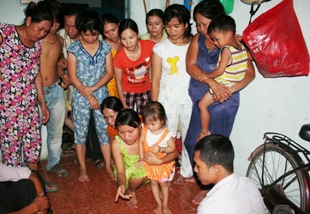 Nỗi lòng cha mẹ có con gái 3 tuổi bị tắm…“bạo hành” - 5 Nỗi lòng cha mẹ có con gái 3 tuổi bị tắm…“bạo hành” - 5