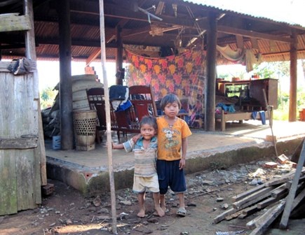 6 chị em mồ côi thiếu ăn, thiếu mặc - 1