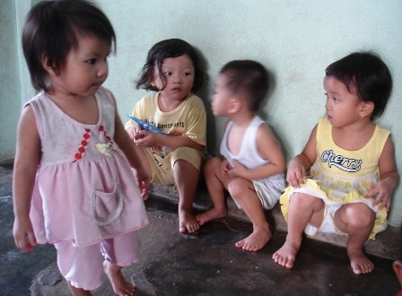 Bắt khẩn cấp bảo mẫu bạo hành bé gái 3 tuổi - 2