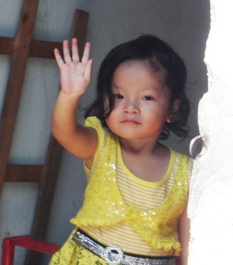 Hình ảnh mới nhất của bé gái 3 tuổi bị tắm kiểu “bạo hành” - 7