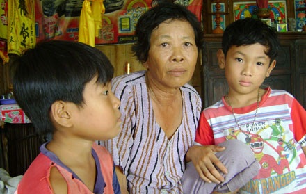 Thầy giáo sai học sinh... cầm roi đánh bạn - 3 Thầy giáo sai học sinh... cầm roi đánh bạn - 3