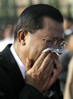 Thủ tướng Campuchia khóc trong lễ quốc tang  - 7