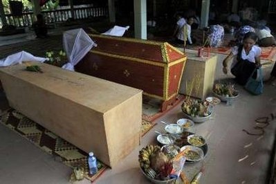 Thủ tướng Campuchia khóc trong lễ quốc tang  - 16