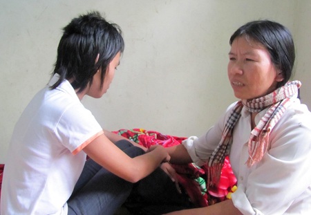 Nữ sinh bị đánh ghen nhầm trở lại lớp sau 2 tuần nghỉ học - 1 Nữ sinh bị đánh ghen nhầm trở lại lớp sau 2 tuần nghỉ học - 1