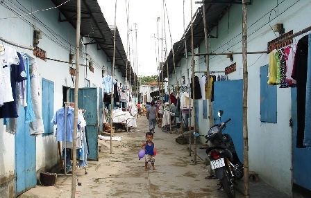 Bé 3 tuổi bị bảo mẫu bạo hành: Công nhân nghèo biết gửi con ở đâu? - 3