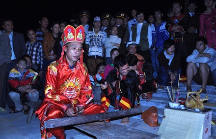 Thót tim những màn nhảy múa trên lửa đỏ, than hồng - 2 Thót tim những màn nhảy múa trên lửa đỏ, than hồng - 2