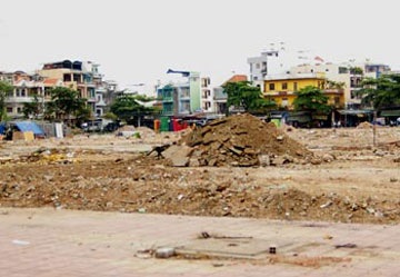 Tham nhũng trong quản lý đất đai vẫn nhức nhối - 1 Tham nhũng trong quản lý đất đai vẫn nhức nhối - 1