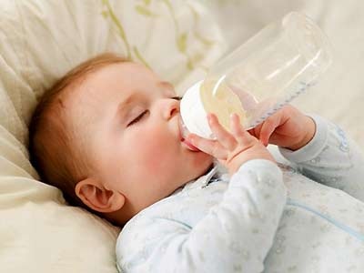 EU cấm chất BPA trong bình sữa trẻ em - 1 EU cấm chất BPA trong bình sữa trẻ em - 1