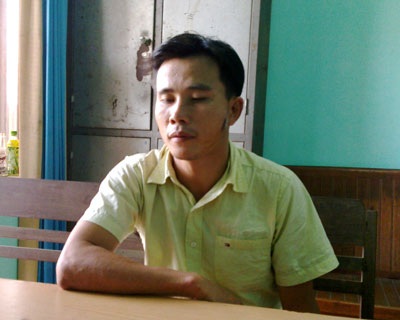 Bắt “cao thủ” lừa tình và tiền nhiều phụ nữ - 1 Bắt “cao thủ” lừa tình và tiền nhiều phụ nữ - 1