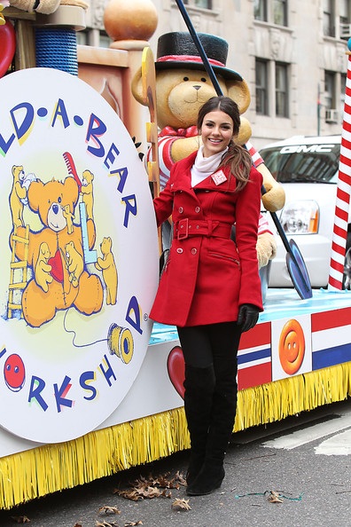 “Sao” diễu hành mừng lễ tạ ơn - 1