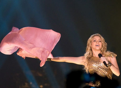 Shakira múa quạt tại Barcelona - 13