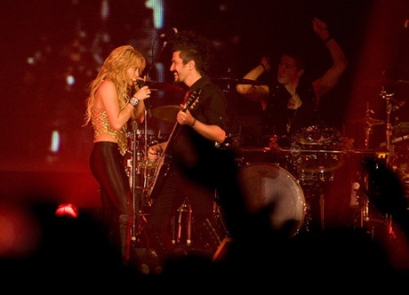 Shakira múa quạt tại Barcelona - 15