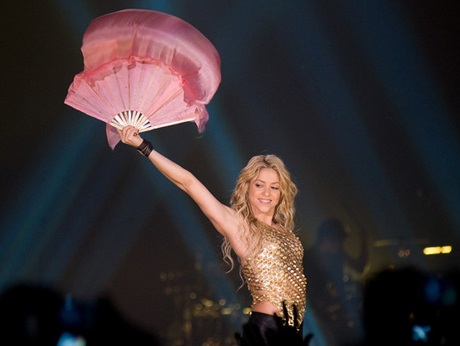 Shakira múa quạt tại Barcelona - 10