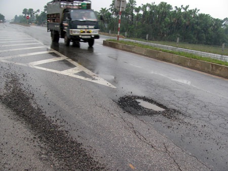 Phá sản phương án "bù nhựa" đường tránh TP Hà Tĩnh - 11 Phá sản phương án "bù nhựa" đường tránh TP Hà Tĩnh - 11
