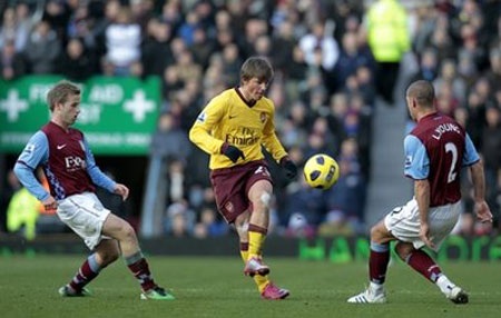 Arsenal đại thắng Aston Villa tại Villa Park - 2 Arsenal đại thắng Aston Villa tại Villa Park - 2