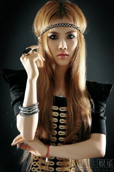 Một ca sĩ kiêm người mẫu Trung Quốc chết vì phẫu thuật thẩm mỹ - 1 Một ca sĩ kiêm người mẫu Trung Quốc chết vì phẫu thuật thẩm mỹ - 1