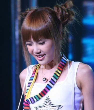 Một ca sĩ kiêm người mẫu Trung Quốc chết vì phẫu thuật thẩm mỹ - 2 Một ca sĩ kiêm người mẫu Trung Quốc chết vì phẫu thuật thẩm mỹ - 2