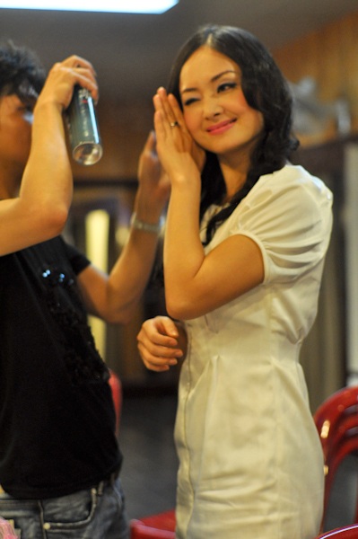 Lan Phương "xì tin" trong hậu trường - 2