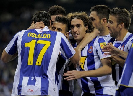 Villarreal áp sát Barca, Atletico thua đau Espanyol - 2 Villarreal áp sát Barca, Atletico thua đau Espanyol - 2