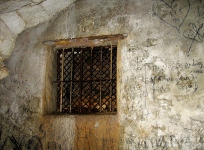 Khám phá nơi cất giấu tiền của Ngân hàng Nhà nước thời chiến tranh - 9