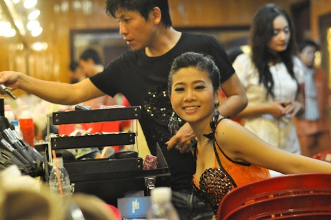 Lan Phương "xì tin" trong hậu trường - 13