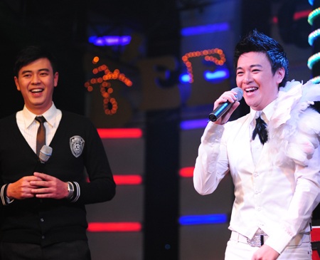 MC Tuấn Tú trổ tài ca hát - 4