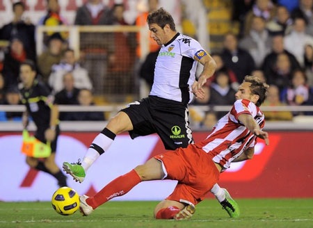 Hạ gục Almeria, Valencia áp sát “top 4” - 1 Hạ gục Almeria, Valencia áp sát “top 4” - 1