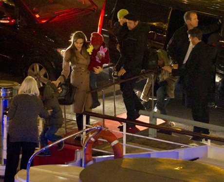 Brangelina mừng sinh nhật Pax Thiên trên tàu ở Paris - 1 Brangelina mừng sinh nhật Pax Thiên trên tàu ở Paris - 1