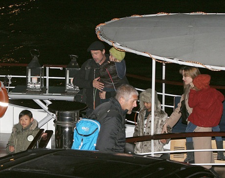 Brangelina mừng sinh nhật Pax Thiên trên tàu ở Paris - 19 Brangelina mừng sinh nhật Pax Thiên trên tàu ở Paris - 19
